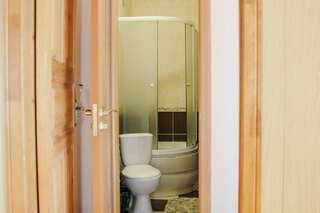 Гостевой дом Гостевой дом Пугачевский Гомель Cемейный номер с собственной ванной комнатой-8